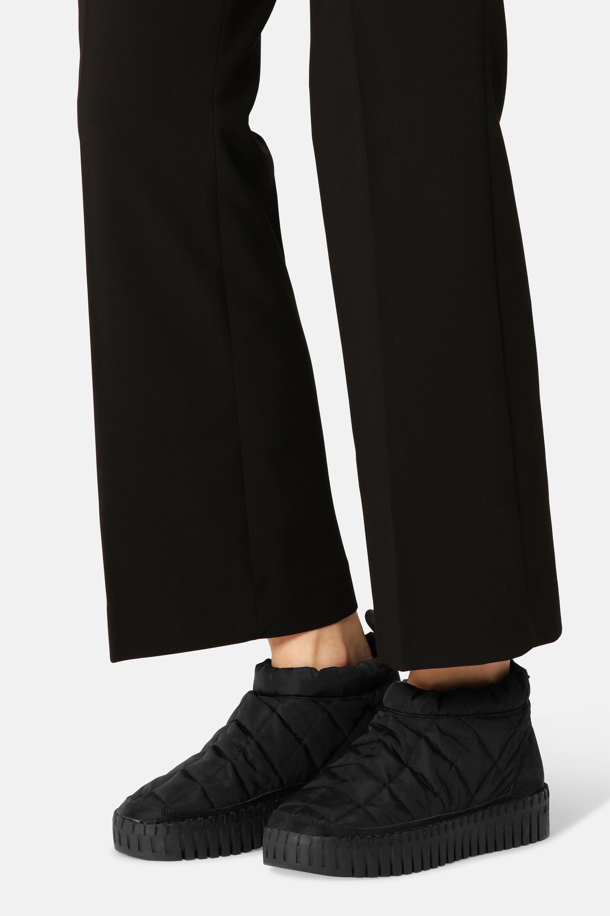 Tulip Low Padded Boot - Black Black